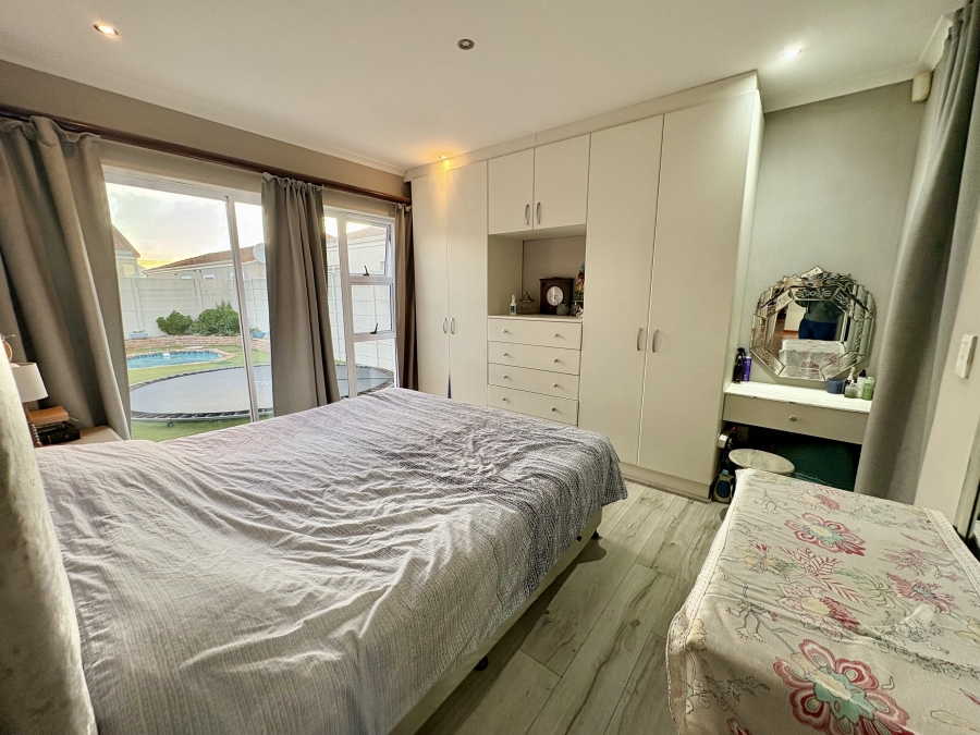 To Let 3 Bedroom Property for Rent in Sunningdale Western Cape